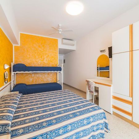 Hotel Astoria Cattolica Esterno foto