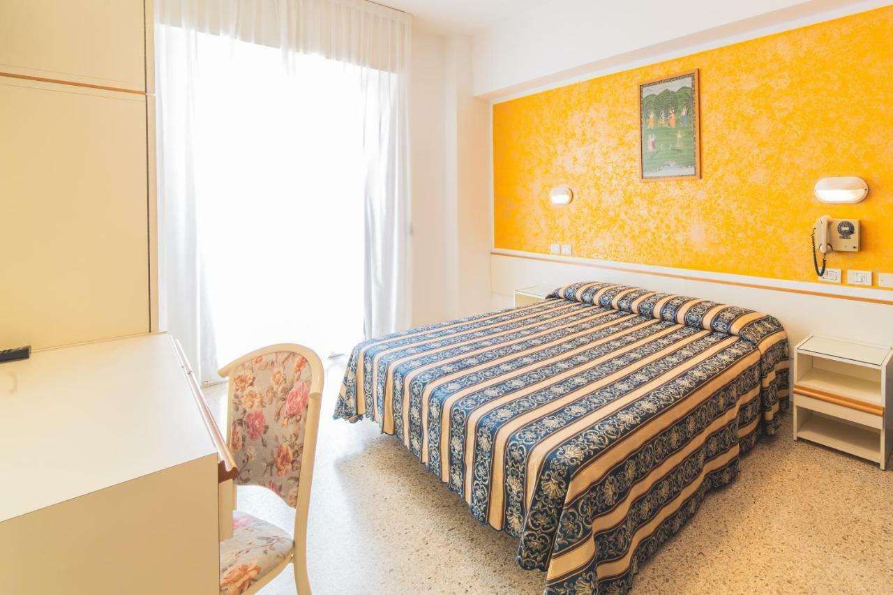 Hotel Astoria Cattolica Esterno foto