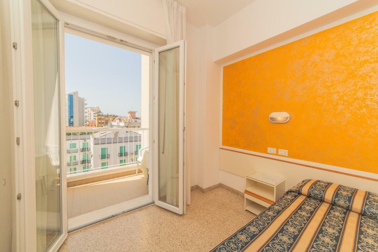 Hotel Astoria Cattolica Esterno foto